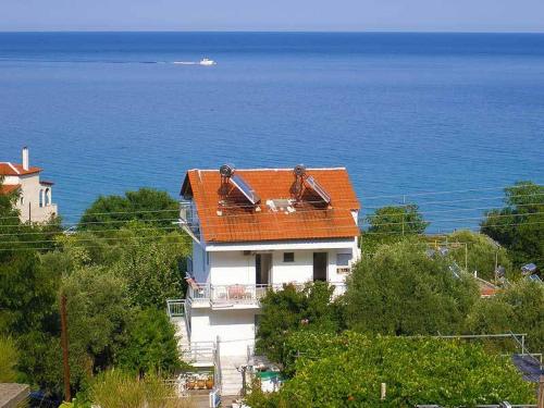 Gallery image of House Mantesos in Kinira