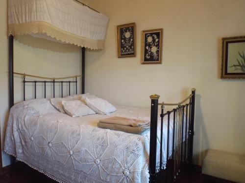 Tempat tidur dalam kamar di The Pomegranate's House