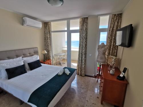 Postel nebo postele na pokoji v ubytování Apartment Praia Rocha Varandas Lotus