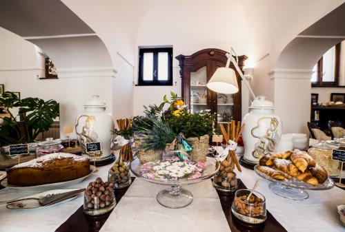 Đồ ăn tại/gần nhà khách