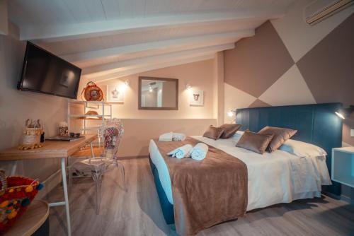 Una cama o camas en una habitación de A'Coffa Rooms