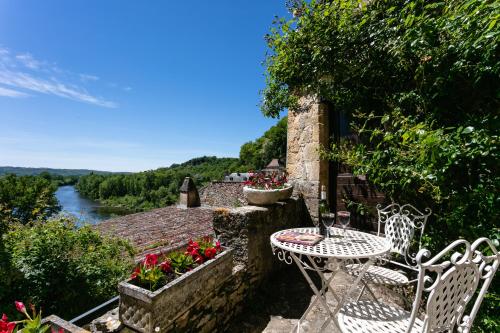 Au coeur de Beynac, maison authentique avec vue magique sur la rivière