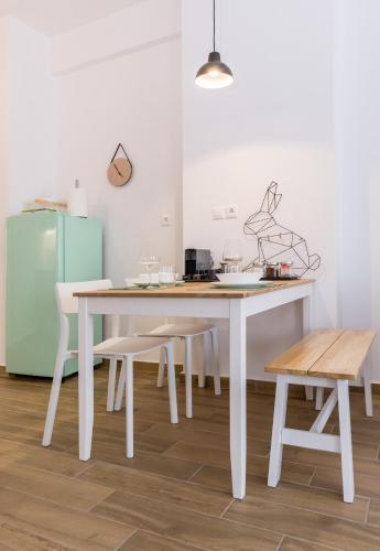 Wide Comfy Studio Apartment Centrally Located In Thissio