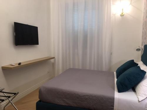 Un pat sau paturi într-o cameră la Affreschi a San Pietro