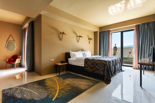 Llit o llits en una habitació de Brim Hotel