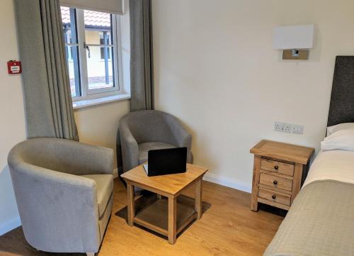 A seating area at Wayford Bridge Inn Hotel 