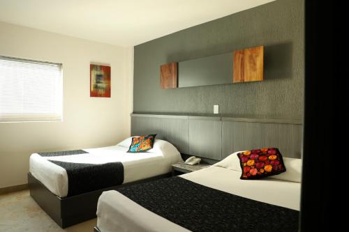 A bed or beds in a room at Homesuites Rotarismo