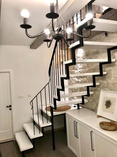 a black spiral staircase in a room with a table at Familia in Selca