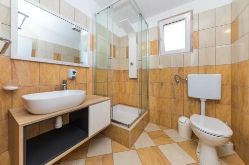 Et badeværelse på Apartments Gavran