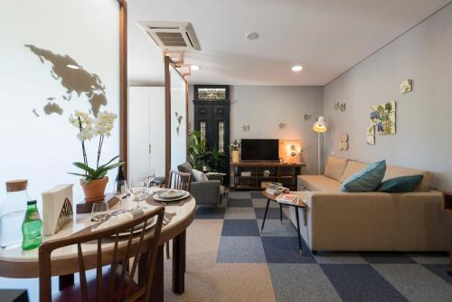 CN150 boutique studio, charming flat