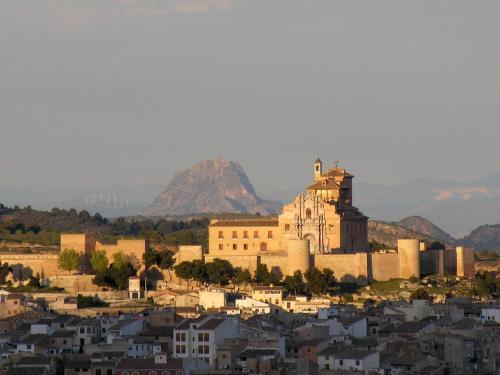 a view of a city with a mountain in the background at Hotel Almunia in Caravaca de la Cruz