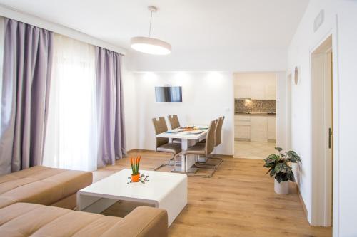TV a/nebo společenská místnost v ubytování Villa Sandra