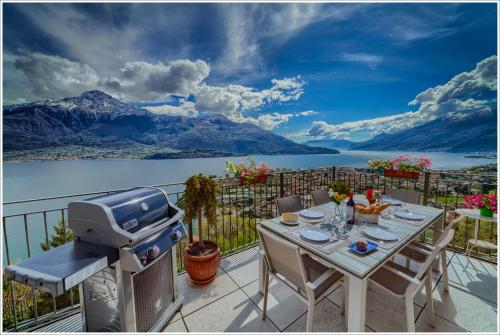 a grill on a balcony with a view of the water at Villa Aquarius - Larihome A08 in Vercana