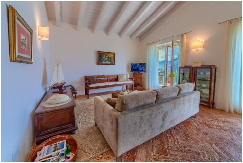 a living room with a couch and a table at Villa Aquarius - Larihome A08 in Vercana