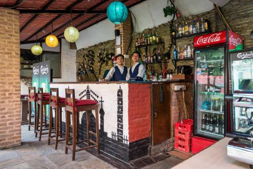 Khu vực lounge/bar tại Hotel Encounter Nepal & Spa