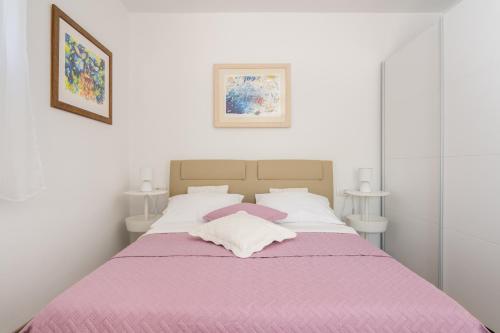 Ένα ή περισσότερα κρεβάτια σε δωμάτιο στο Apartmani Nikola