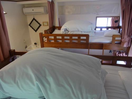 Łóżko lub łóżka w pokoju w obiekcie Guesthouse Tamura