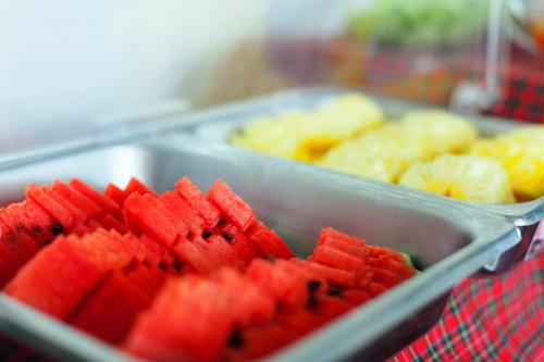 ホテルの敷地内または近くでの食事または食べ物