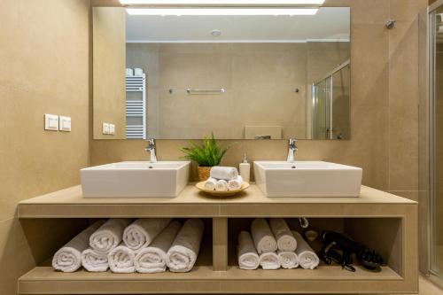 Ванна кімната в Villa Politimi Luxury Retreat