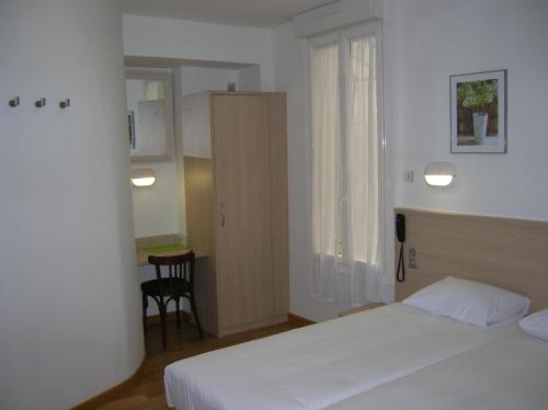 Voodi või voodid majutusasutuse Hotel Darcet toas