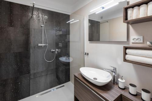 Ένα μπάνιο στο Luxury Apartment La Mer