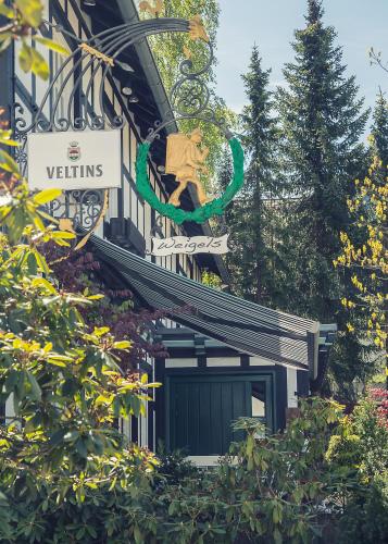 a sign on the side of a building at Boutique-Hotel Weigels Bergfreiheit in Winterberg