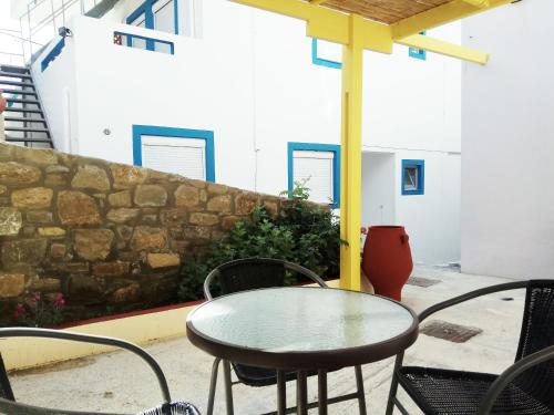 Φωτογραφία από το άλμπουμ του Zea Waves apartments στο Καστρί