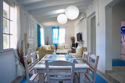 Μια τηλεόραση ή/και κέντρο ψυχαγωγίας στο Villa Spiaggia Bianca