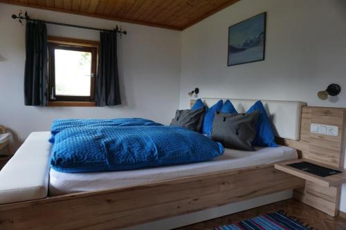 Cama o camas de una habitación en Bauernhaus Heisenbauer