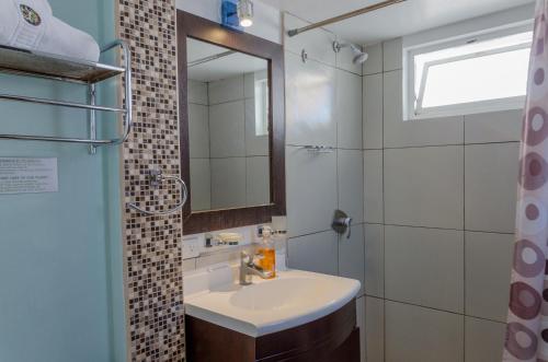 Koupelna v ubytování Hotel Shalom
