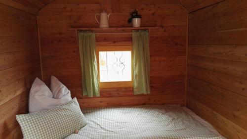 מיטה או מיטות בחדר ב-Haus Liebevoll in Wald 102