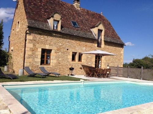 Photo de la galerie de l'établissement maison avec piscine perigord NOIR, à Les Eyzies-de-Tayac