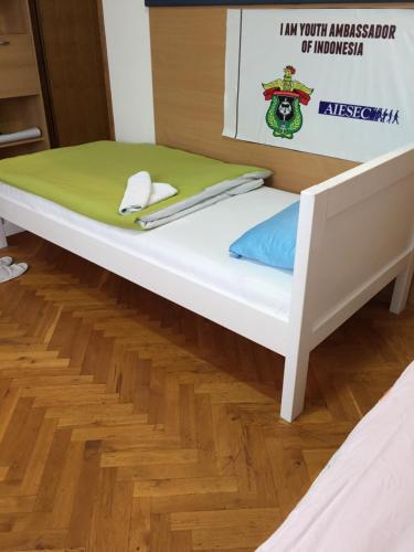 a bed in a hospital room with a green mattress at Hostel Lega House in Osijek