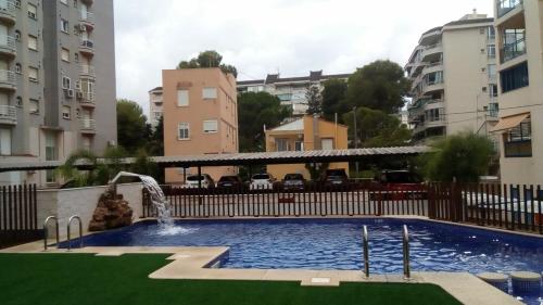 Piscina a Edificio Attikos o a prop