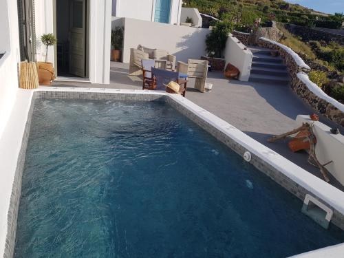 The swimming pool at or close to Alonistra Oia Houses