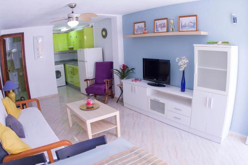 TV a/nebo společenská místnost v ubytování Bajo Lowcost junto al paseo Maritimo