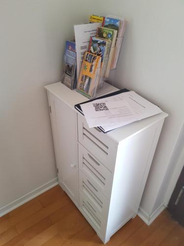 a white cabinet with books and papers on top of it at Ferienwohnung Berges in Edersee