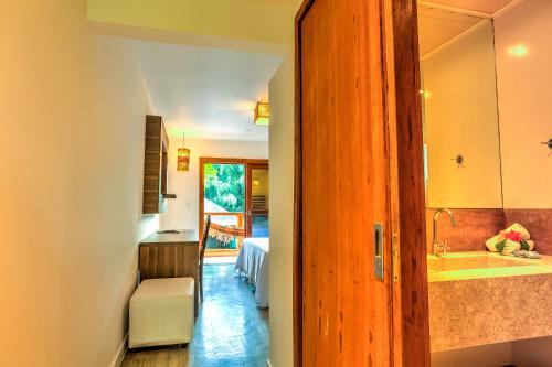 Dapur atau dapur kecil di Pousada Vila do Dengo