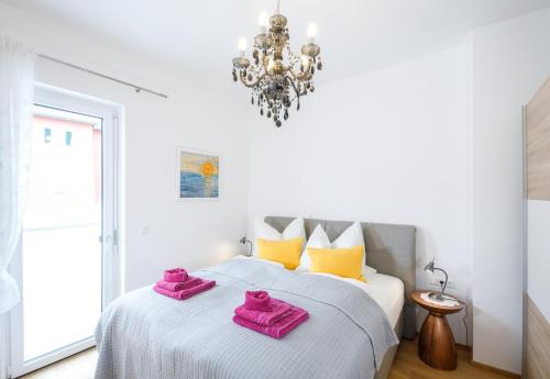 En eller flere senge i et værelse på Ferienwohnung Narzisse - City Appartement im Kurpark Bad Aussee