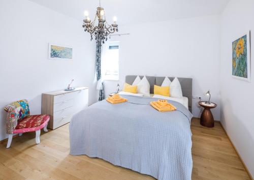 a bedroom with a bed with orange towels on it at Ferienwohnung Narzisse - City Appartement im Kurpark Bad Aussee in Bad Aussee