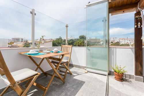 En balkon eller terrasse på 3 Marias Garden House B&B