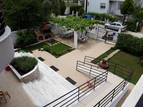 Το κτήριο όπου στεγάζεται  το ξενοδοχείο διαμερισμάτων