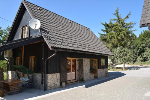 Zdjęcie z galerii obiektu Pansion House Prijeboj w mieście Jezerce