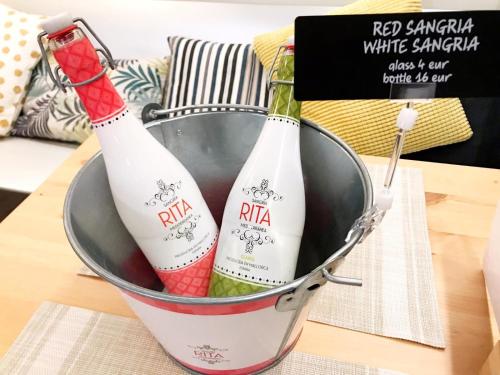 two bottles of wine in a bucket on a table at Hotel Vista Odin in Playa de Palma