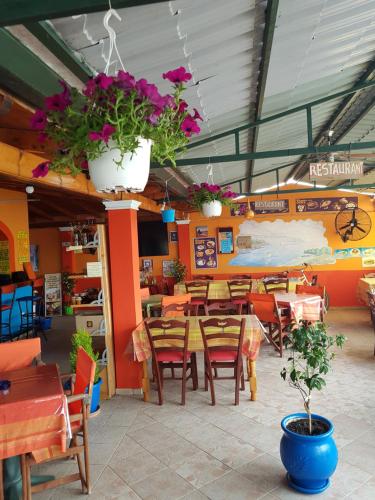 Restoran atau tempat lain untuk makan di Stars Hotel