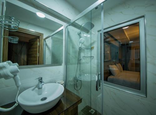 Phòng tắm tại Fidanoglu Suite Hotel
