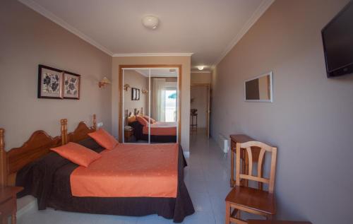 a bedroom with a bed and a mirror at Hotel Martín Esperanza in Portonovo