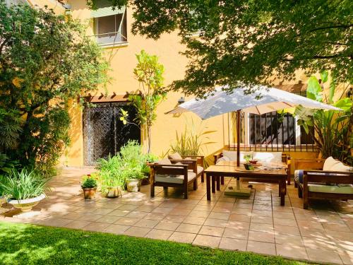 Taman di luar Villa Vert