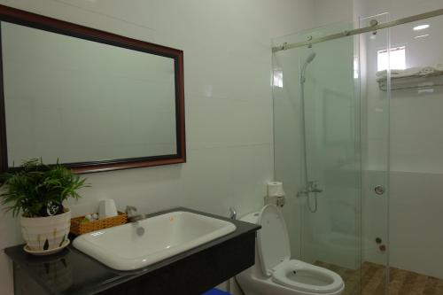 Et badeværelse på TH Quy Nhơn Hotel