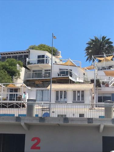 a large white house on the side of a boat at Muelle Apart Hotel in Tongoy